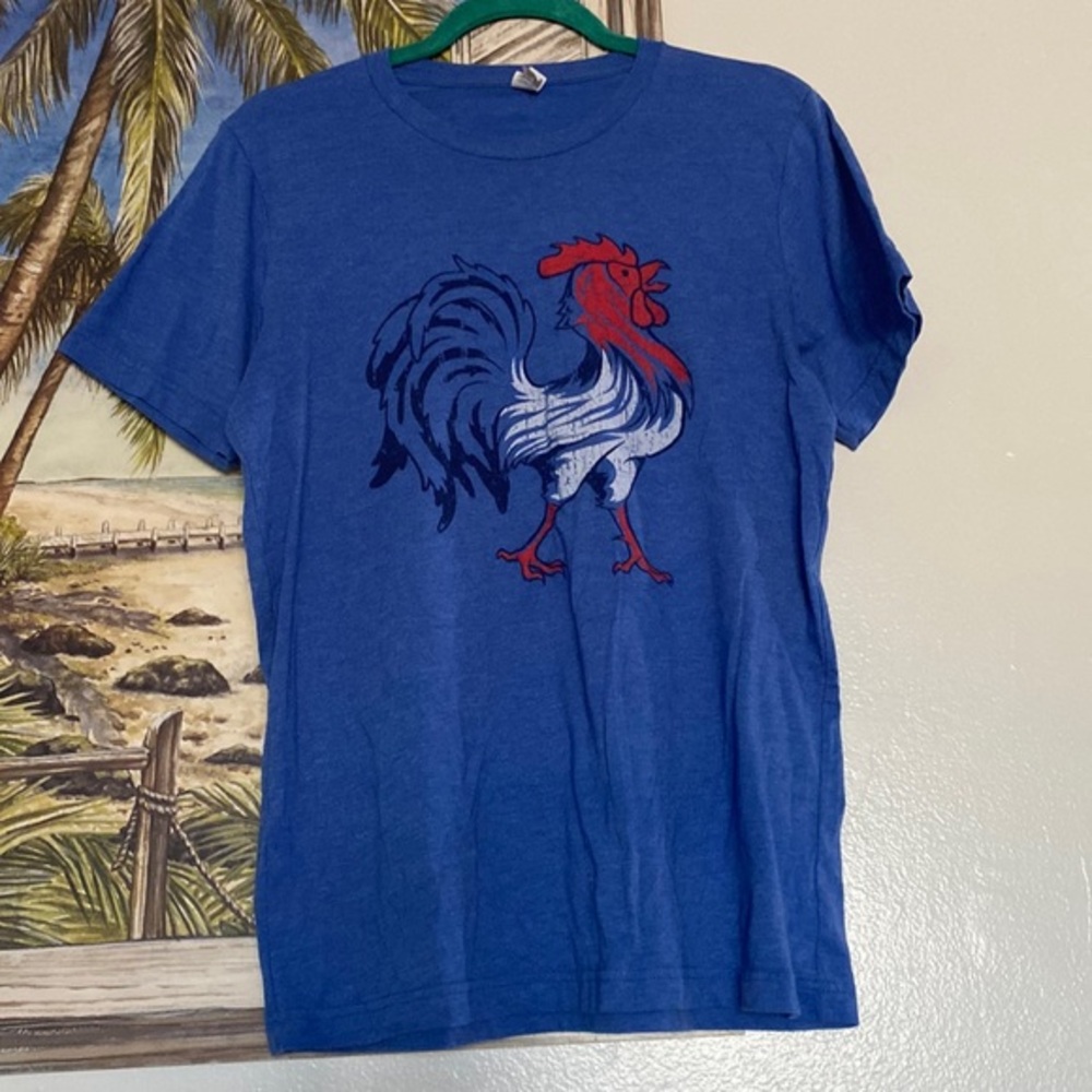 Graphic tee medium
